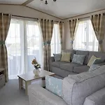 Hiba Luxury Caravan At Parkdean Cayton Bay *