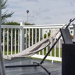 Hiba Luxury Caravan At Parkdean Cayton Bay Apartment