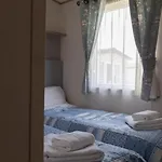 Hiba Luxury Caravan At Parkdean Cayton Bay *
