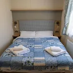 Hiba Luxury Caravan At Parkdean Cayton Bay Apartment