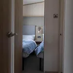 Hiba Luxury Caravan At Parkdean Cayton Bay Apartment