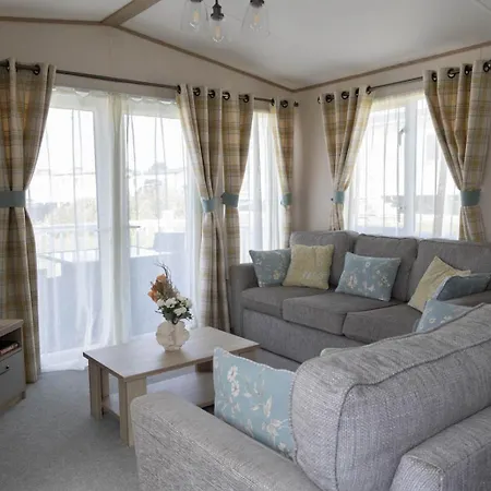 Hiba Luxury Caravan At Parkdean Cayton Bay *