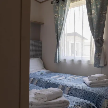 Hiba Luxury Caravan At Parkdean Cayton Bay *