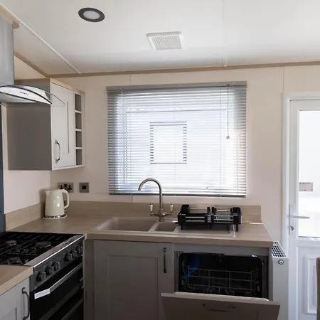 Hiba Luxury Caravan At Parkdean Cayton Bay