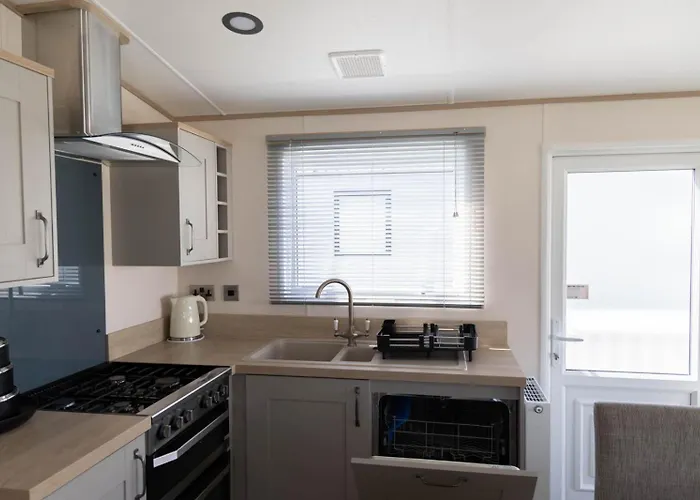 Hiba Luxury At Parkdean Cayton Bay